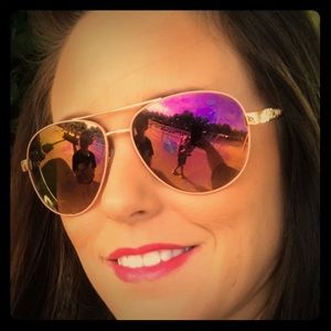 Meet your Posher, Letecia